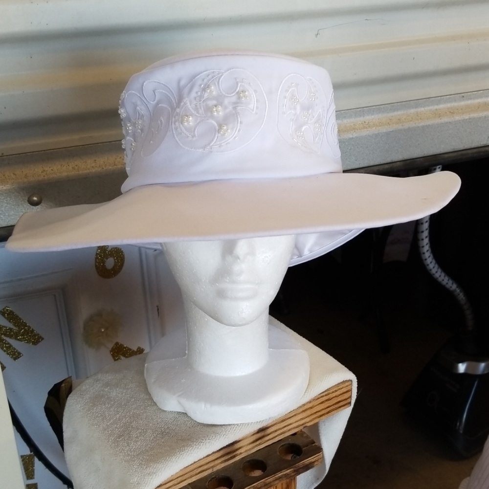 M# a. Studio B bridal hat